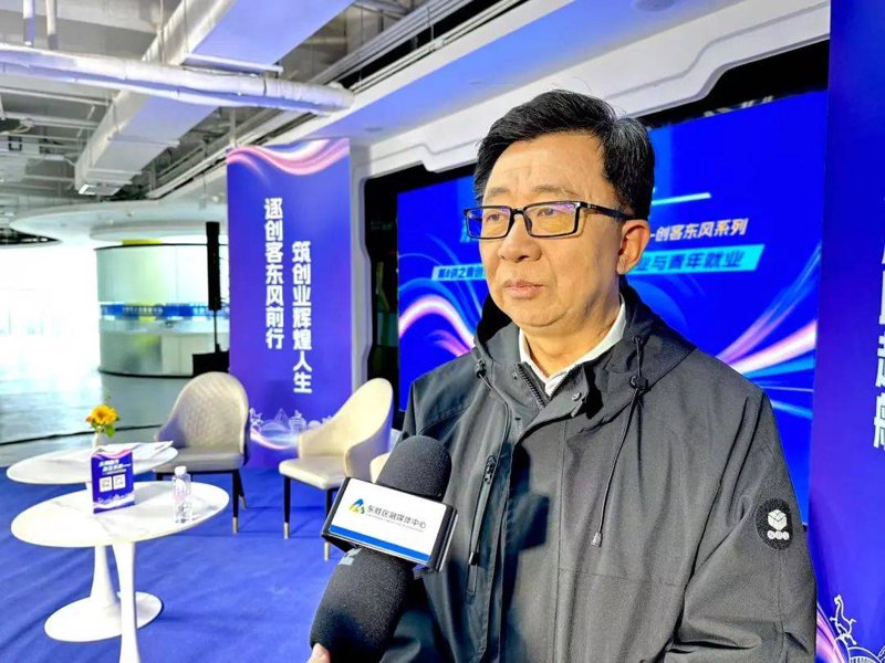 东胜青年